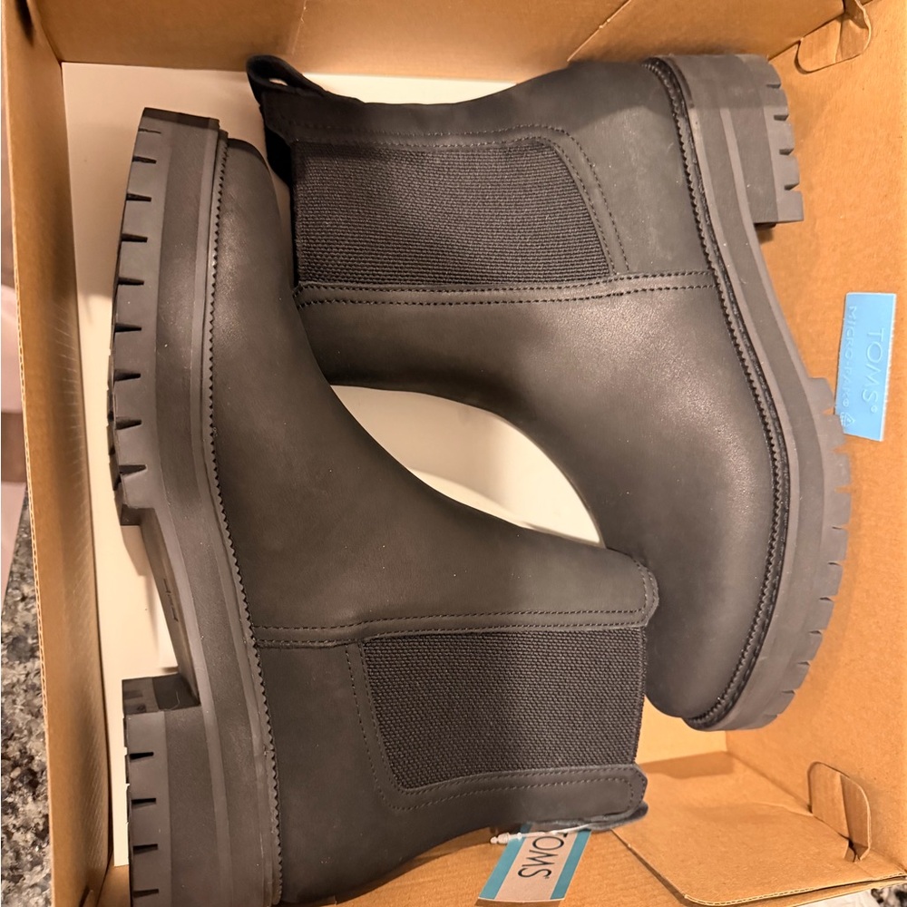 TOMS Woman’s Black Chelsea Boots Bennet